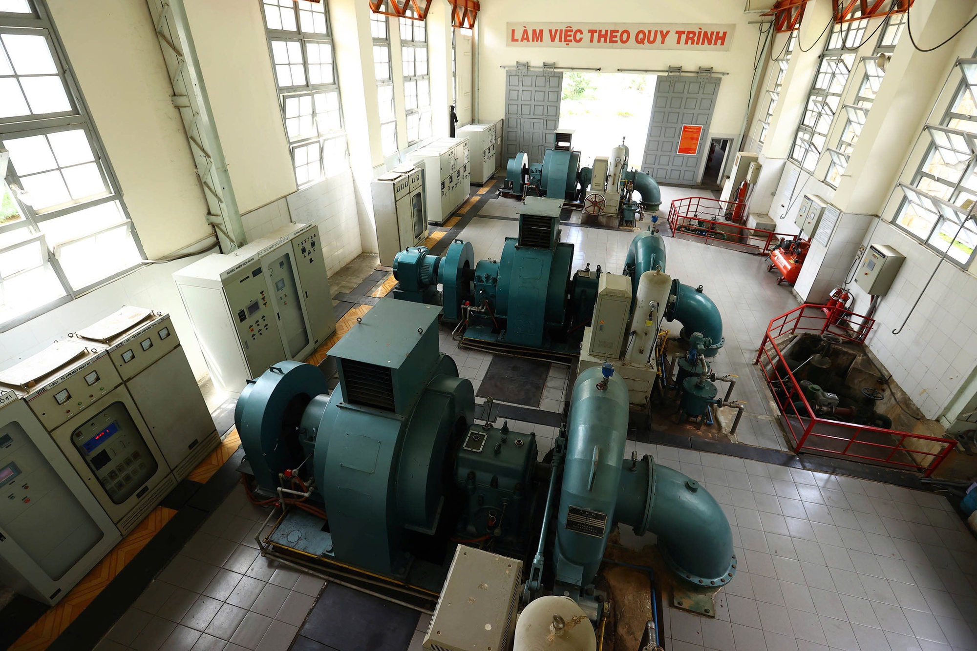 Bí ẩn dưới thung lũng Suối Vàng: Đường hầm xuyên núi dẫn đến kỳ quan thủy điện đầu tiên ở Việt Nam- Ảnh 8. Bí ẩn dưới thung lũng Suối Vàng: Đường hầm xuyên núi dẫn đến kỳ quan thủy điện đầu tiên ở Việt Nam- Ảnh 8.