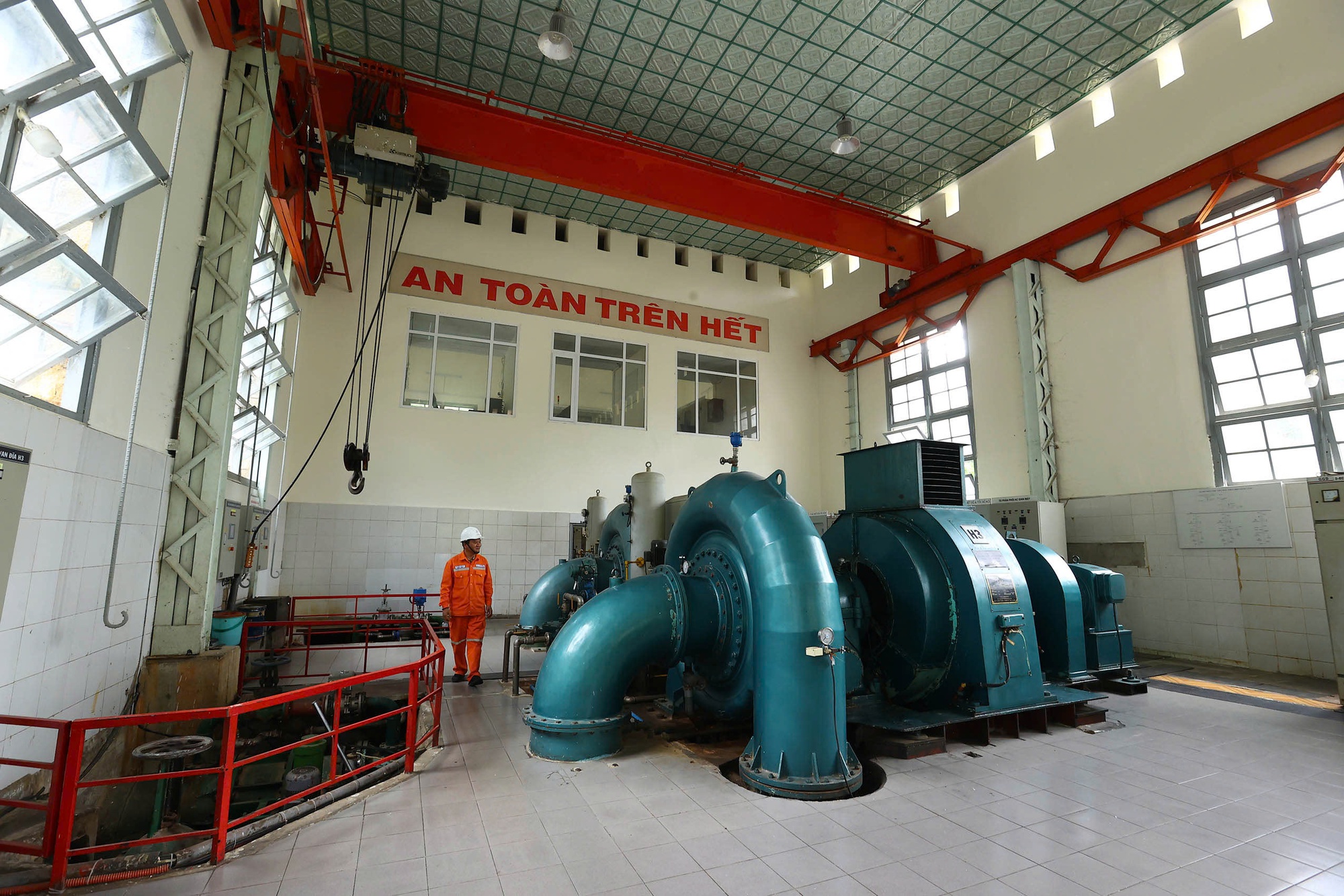 Bí ẩn dưới thung lũng Suối Vàng: Đường hầm xuyên núi dẫn đến kỳ quan thủy điện đầu tiên ở Việt Nam- Ảnh 7. Bí ẩn dưới thung lũng Suối Vàng: Đường hầm xuyên núi dẫn đến kỳ quan thủy điện đầu tiên ở Việt Nam- Ảnh 7.