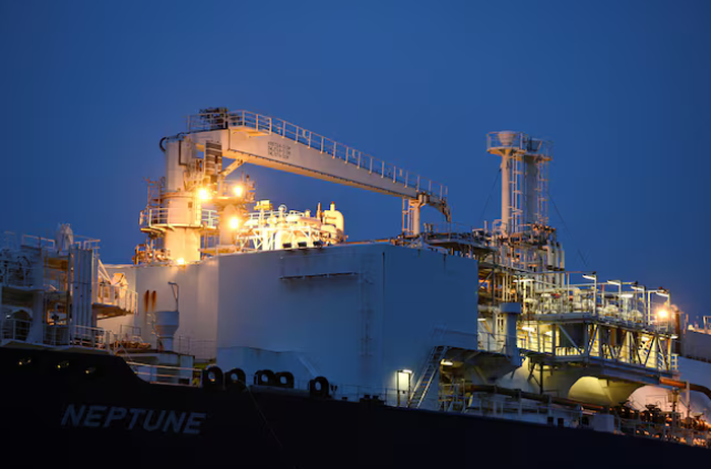 Liệu OPEC+ có đủ sức trở thành 'cứu tinh' dầu thô cho toàn cầu trước lo sợ gián đoạn nguồn cung từ Iran?- Ảnh 1. Liệu OPEC+ có đủ sức trở thành 'cứu tinh' dầu thô cho toàn cầu trước lo sợ gián đoạn nguồn cung từ Iran?- Ảnh 1.