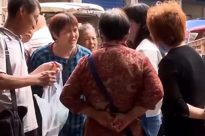 Người phụ nữ chỉ bán hàng ở chợ nhưng có thu nhập 363 triệu đồng/tháng: Cảnh sát vào cuộc điều tra, hé lộ sự thật phía sau khoản đầu tư hơn 29 tỷ đồng- Ảnh 1. Người phụ nữ chỉ bán hàng ở chợ nhưng có thu nhập 363 triệu đồng/tháng: Cảnh sát vào cuộc điều tra, hé lộ sự thật phía sau khoản đầu tư hơn 29 tỷ đồng- Ảnh 1.