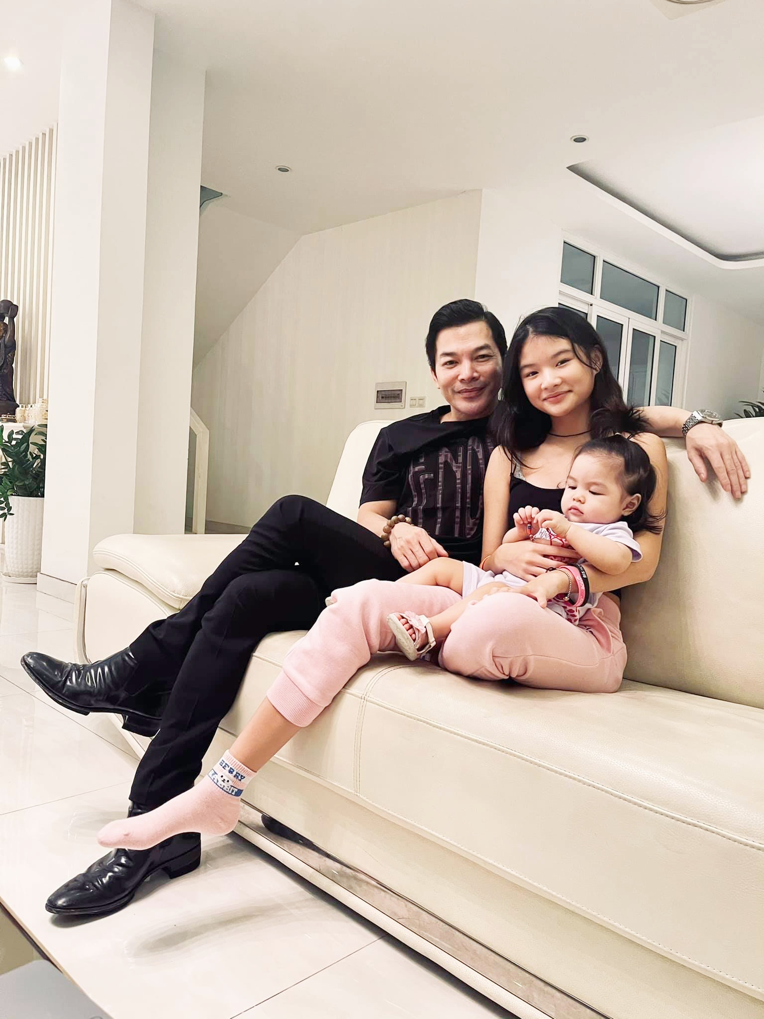 Diễn viên mua nhà 200 tỷ sau ly hôn vợ nổi tiếng, sở hữu tài sản khủng, 53 tuổi bất ngờ báo tin vui- Ảnh 4. Diễn viên mua nhà 200 tỷ sau ly hôn vợ nổi tiếng, sở hữu tài sản khủng, 53 tuổi bất ngờ báo tin vui- Ảnh 4.