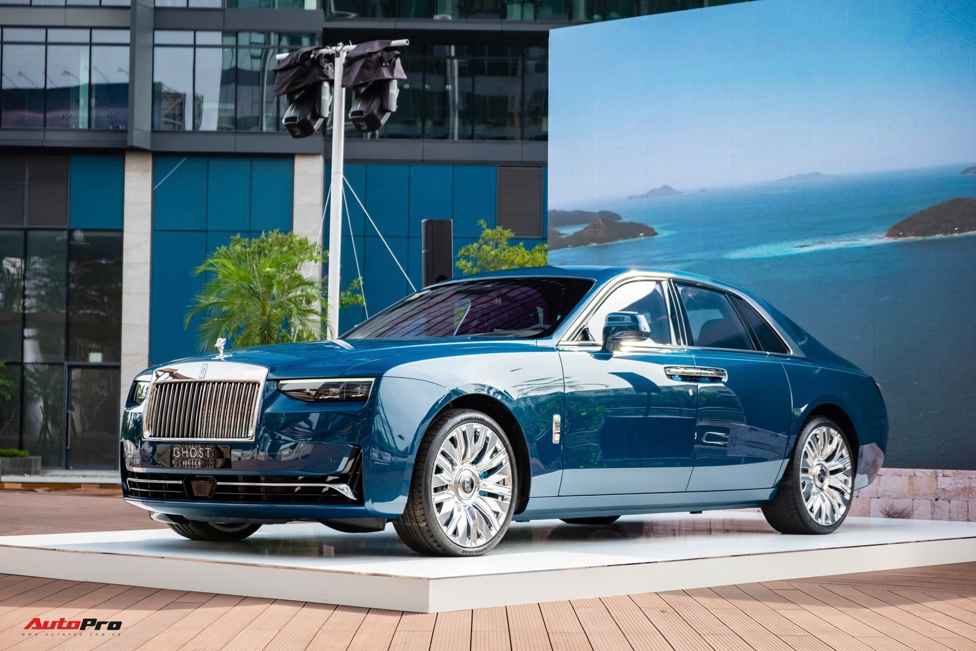 ‘Không gì ngăn cản Rolls-Royce làm BST riêng cho Việt Nam như Phantom Đông Sơn’- Ảnh 3. ‘Không gì ngăn cản Rolls-Royce làm BST riêng cho Việt Nam như Phantom Đông Sơn’- Ảnh 3.