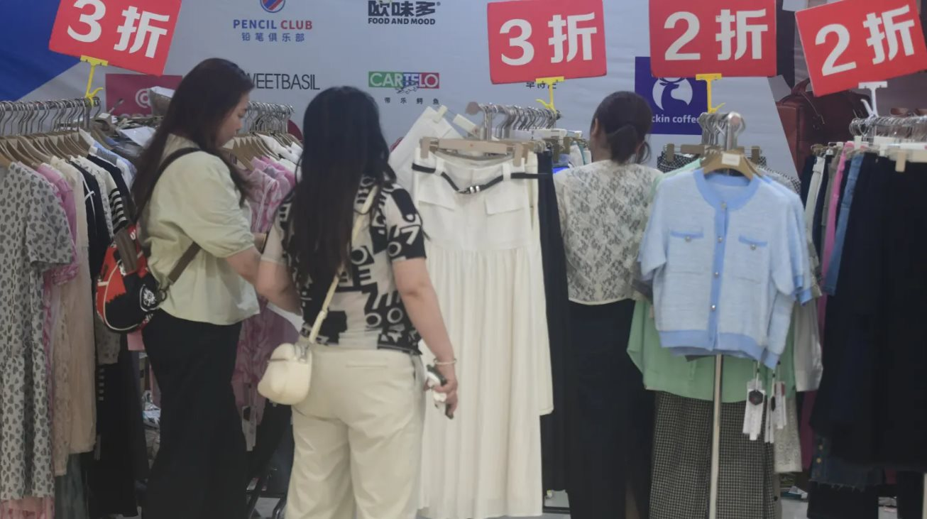 238.000 người bỏ phố về quê: Giấc mơ đô thị vỡ tan vì sa thải, thất nghiệp và chi phí tăng cao ở thành phố nổi tiếng Châu Á- Ảnh 3. 238.000 người bỏ phố về quê: Giấc mơ đô thị vỡ tan vì sa thải, thất nghiệp và chi phí tăng cao ở thành phố nổi tiếng Châu Á- Ảnh 3.