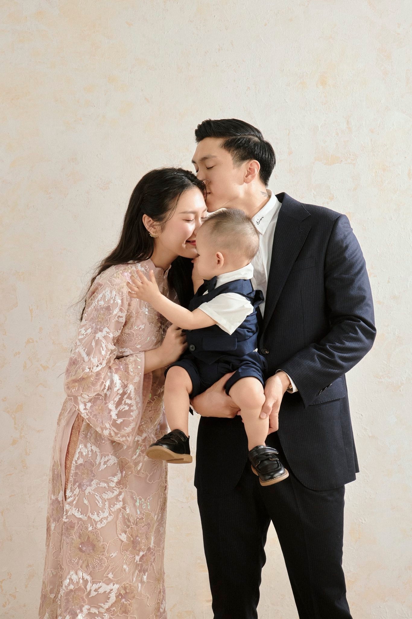 Dân mạng “tròn mắt” với thái độ của Doãn Hải My đối xử với bố Đoàn Văn Hậu, đã xinh hết nấc EQ còn cao- Ảnh 3. Dân mạng “tròn mắt” với thái độ của Doãn Hải My đối xử với bố Đoàn Văn Hậu, đã xinh hết nấc EQ còn cao- Ảnh 3.