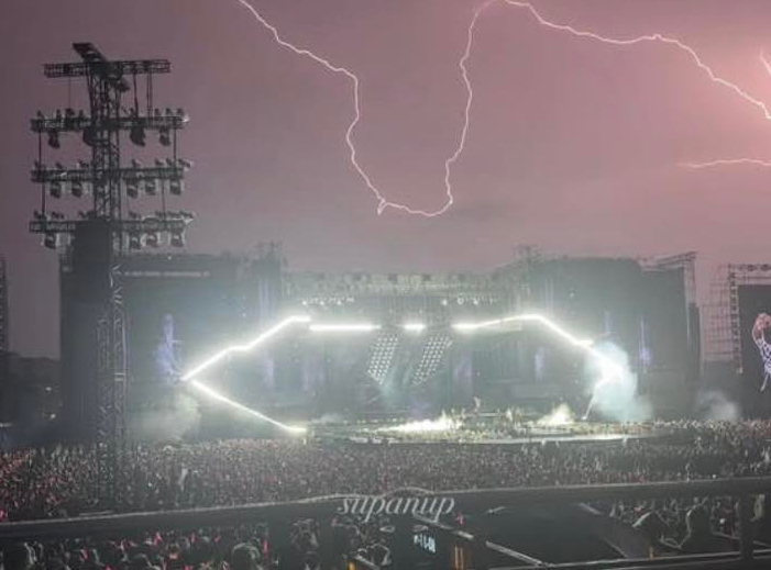 Concert Anh Trai Vượt Ngàn Chông Gai buộc phải dừng giữa chừng, mưa lớn kèm sấm sét khiến toàn bộ hệ thống âm thanh - ánh sáng tê liệt- Ảnh 4.