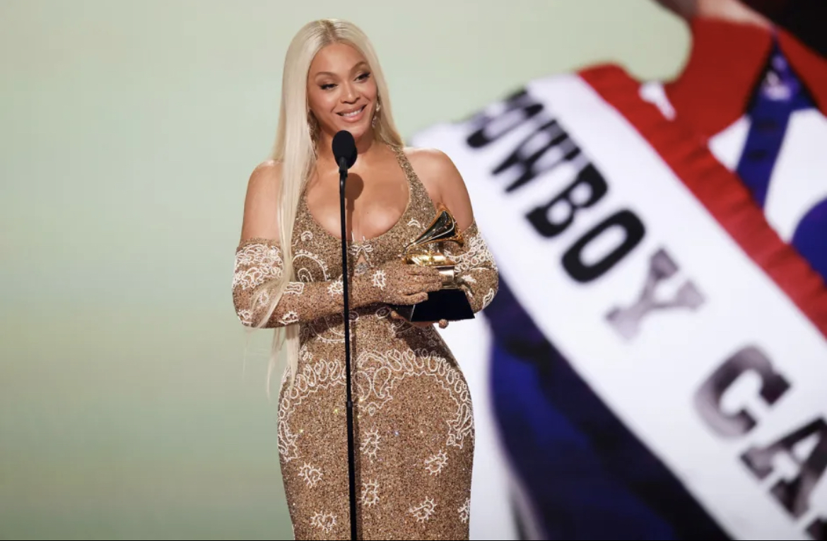 Nữ ca sĩ 2 lần khiến Grammy viết lại lịch sử, đến “con cưng” Taylor Swift cũng phải “bó tay”- Ảnh 1. Nữ ca sĩ 2 lần khiến Grammy viết lại lịch sử, đến “con cưng” Taylor Swift cũng phải “bó tay”- Ảnh 1.