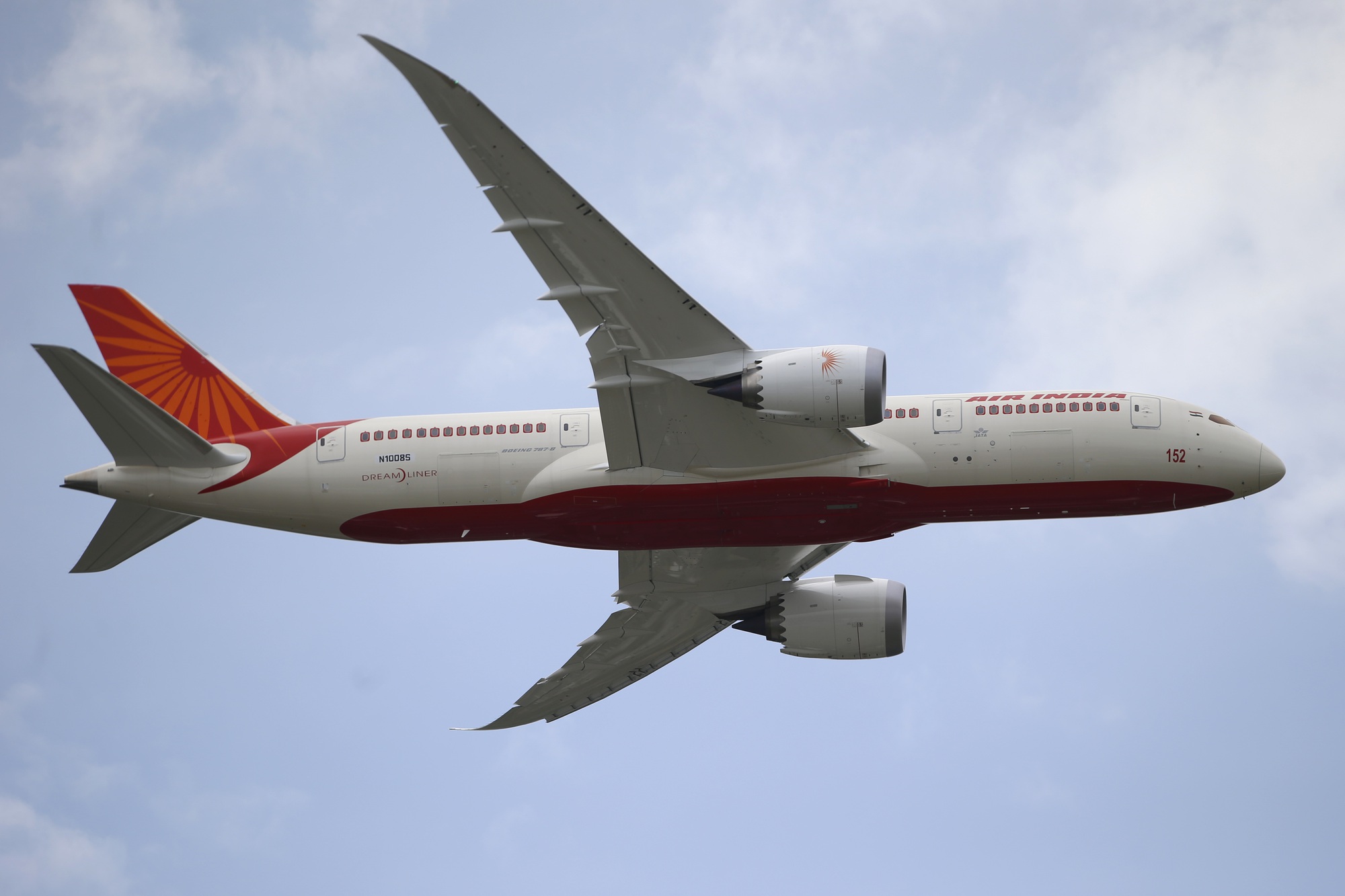 Máy bay 787-8 Dreamliner của Air India lại gặp sự cố- Ảnh 1. Máy bay 787-8 Dreamliner của Air India lại gặp sự cố- Ảnh 1.