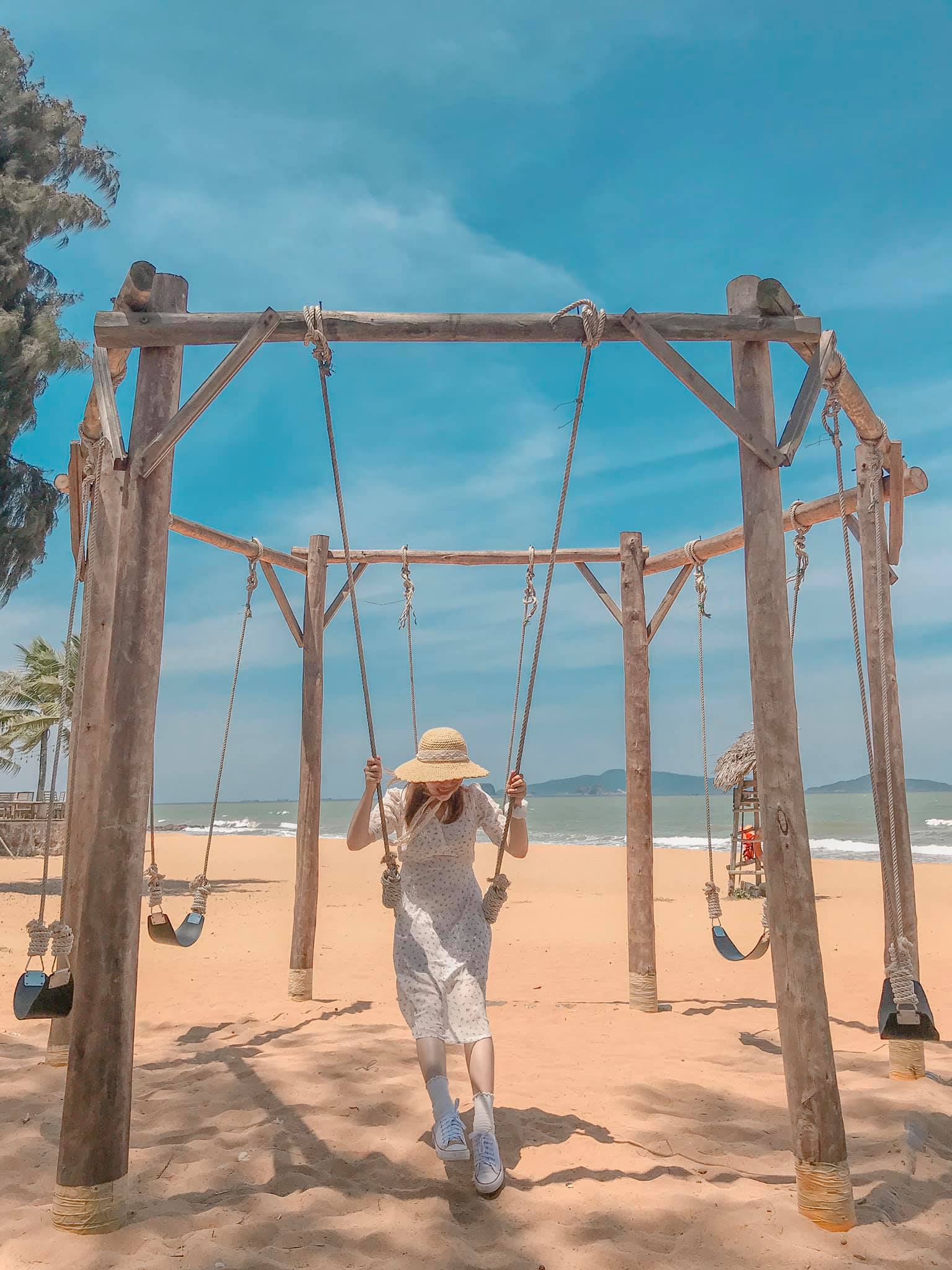 Vùng biển xứ Thanh không chỉ khiến người ta Vùng biển xứ Thanh không chỉ khiến người ta