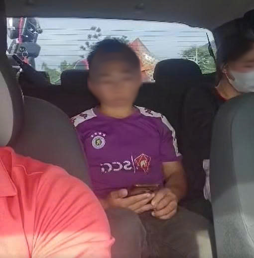 Vụ tài xế taxi bị tố "chặt chém" 4,2 triệu đồng: Công an làm việc với các nạn nhân- Ảnh 2. Vụ tài xế taxi bị tố "chặt chém" 4,2 triệu đồng: Công an làm việc với các nạn nhân- Ảnh 2.