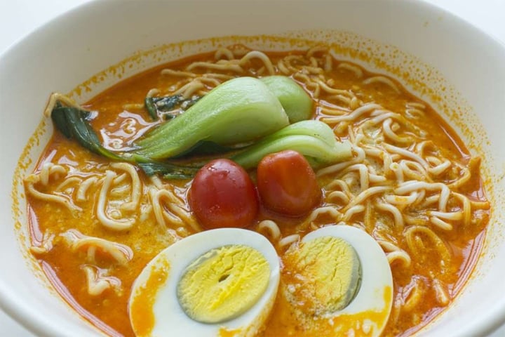 Chuyên gia chỉ 4 cách ăn mì tôm không độc hại- Ảnh 1. Chuyên gia chỉ 4 cách ăn mì tôm không độc hại- Ảnh 1.