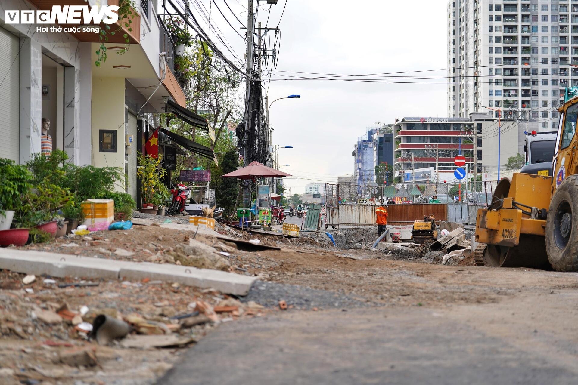 TP.HCM: Hơn 10 năm thi công, đường Lương Định Của chưa hẹn ngày về đích- Ảnh 7. TP.HCM: Hơn 10 năm thi công, đường Lương Định Của chưa hẹn ngày về đích- Ảnh 7.