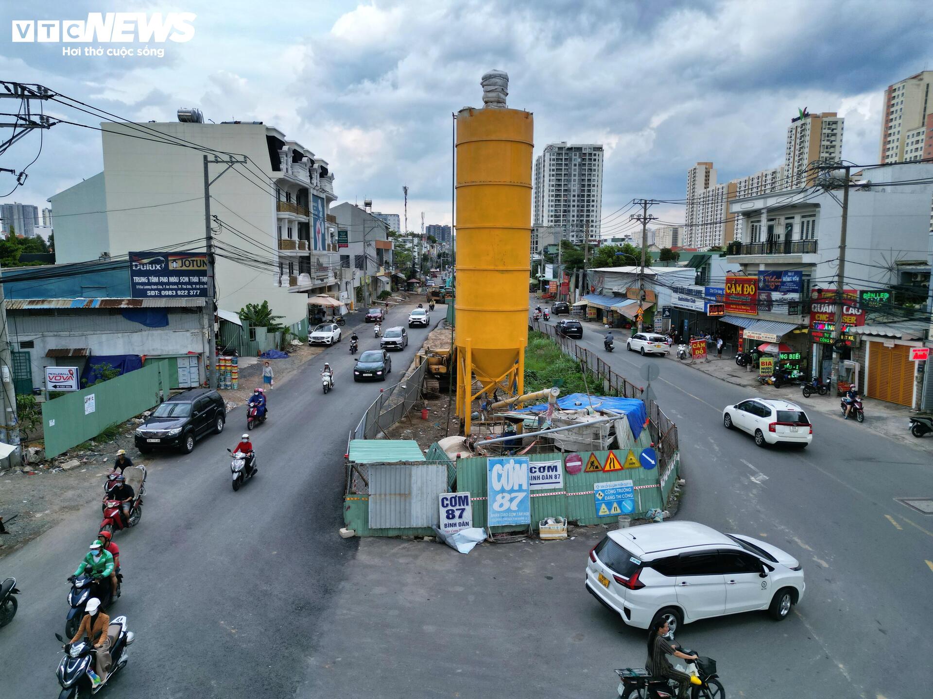 TP.HCM: Hơn 10 năm thi công, đường Lương Định Của chưa hẹn ngày về đích- Ảnh 3. TP.HCM: Hơn 10 năm thi công, đường Lương Định Của chưa hẹn ngày về đích- Ảnh 3.