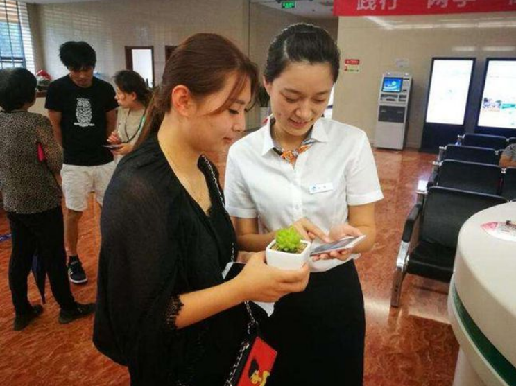 Người phụ nữ nhận được hơn 725 triệu đồng tiền chuyển khoản nhầm nhưng người gửi chỉ yêu cầu trả lại 635 triệu, ngân hàng cảnh báo: “Không đơn giản chỉ là chuyển nhầm”- Ảnh 1. Người phụ nữ nhận được hơn 725 triệu đồng tiền chuyển khoản nhầm nhưng người gửi chỉ yêu cầu trả lại 635 triệu, ngân hàng cảnh báo: “Không đơn giản chỉ là chuyển nhầm”- Ảnh 1.