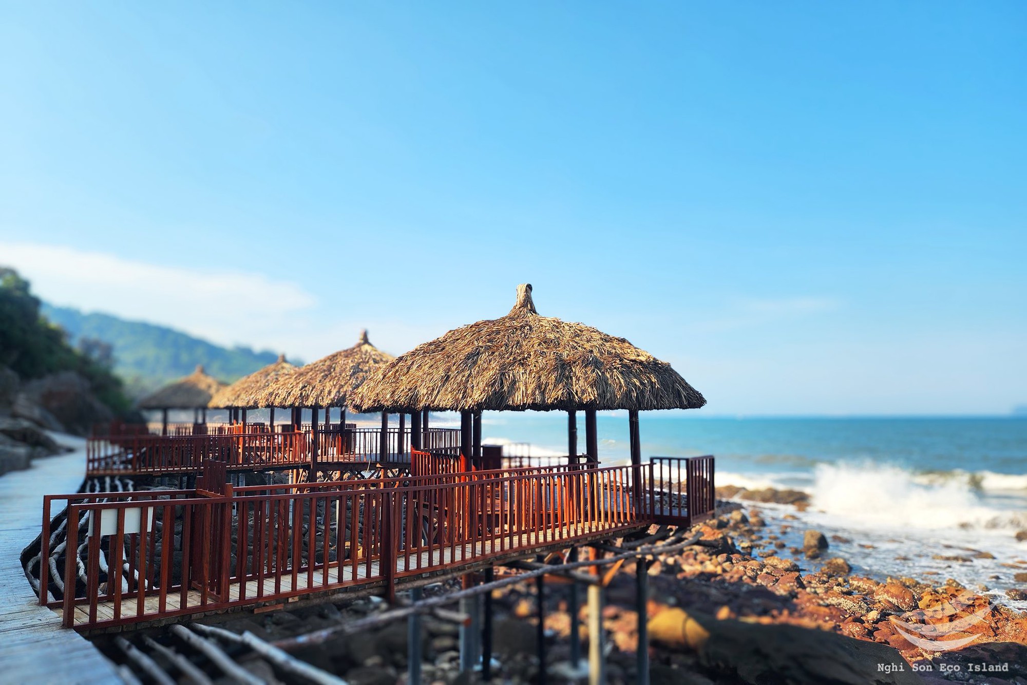 Vùng biển xứ Thanh không chỉ khiến người ta Vùng biển xứ Thanh không chỉ khiến người ta