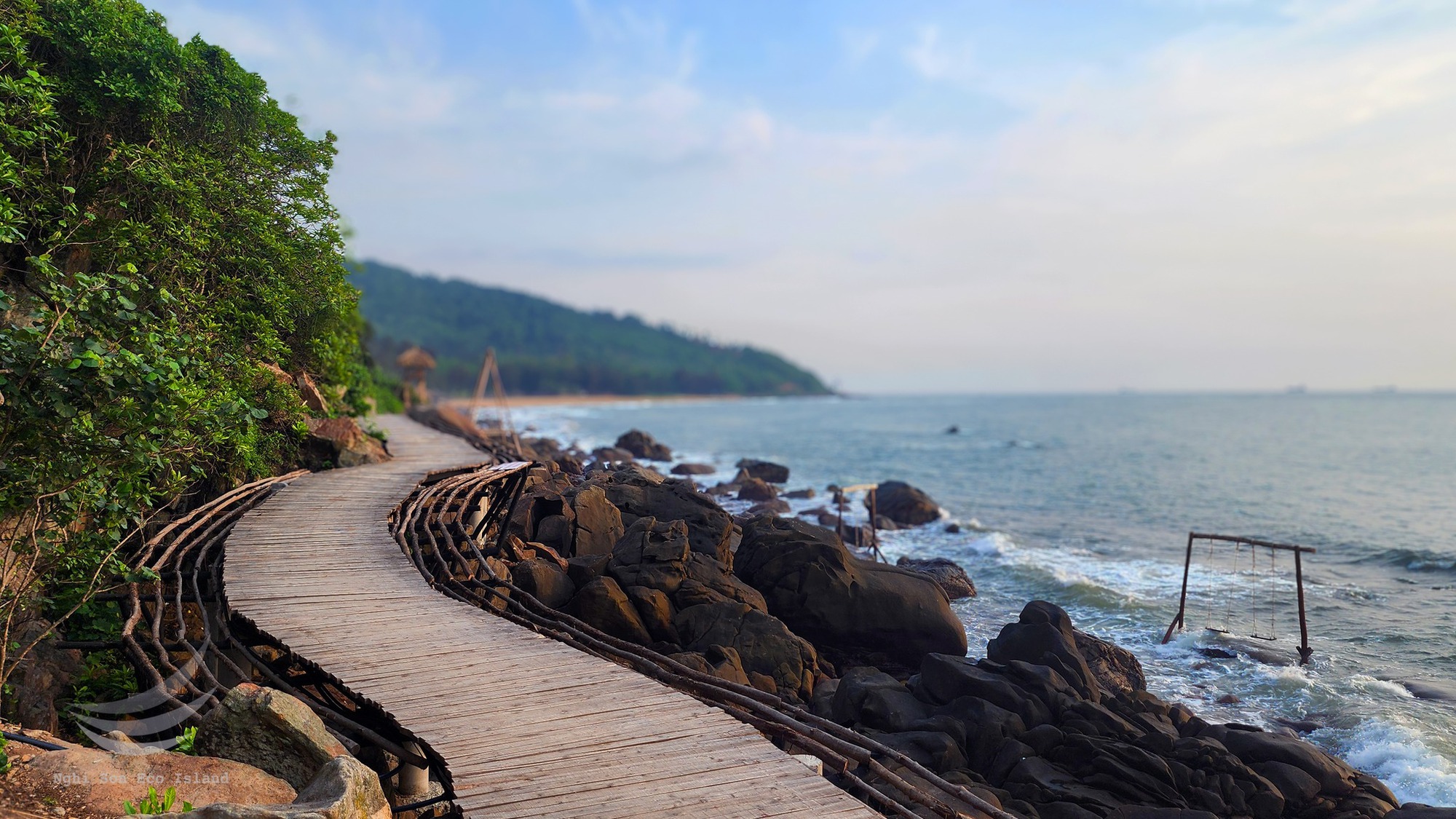 Vùng biển xứ Thanh không chỉ khiến người ta Vùng biển xứ Thanh không chỉ khiến người ta