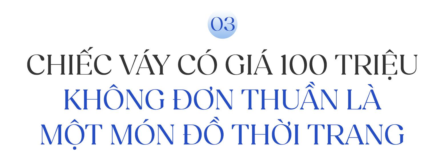 NTK Việt kể chuyện thực hiện 32 mẫu váy trong 10 ngày, đính 1.000 chiếc lông vũ cho chiếc váy của Khánh Vân vỏn vẹn 30 phút- Ảnh 5. NTK Việt kể chuyện thực hiện 32 mẫu váy trong 10 ngày, đính 1.000 chiếc lông vũ cho chiếc váy của Khánh Vân vỏn vẹn 30 phút- Ảnh 5.