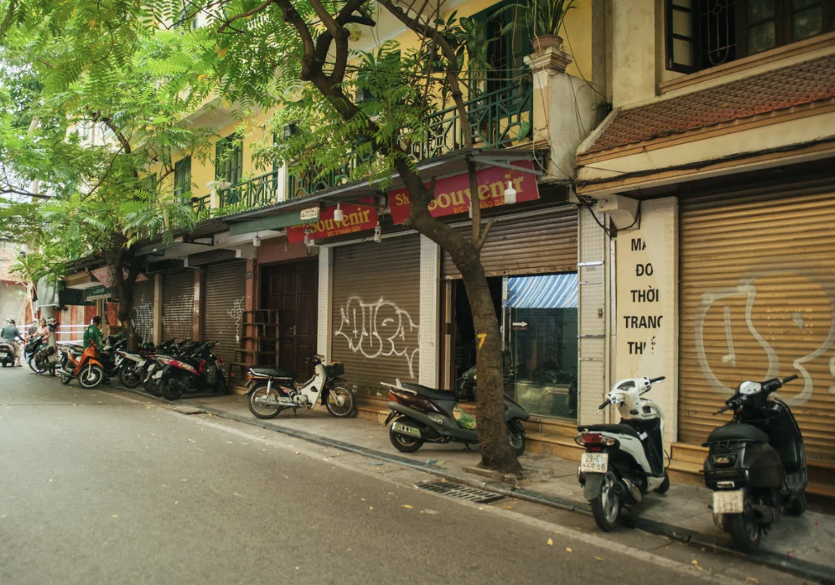 Hàng nghìn hộ kinh doanh tại Hà Nội, TP HCM đóng cửa: Cục Thuế nêu lý do "nhiều người hiểu nhầm quy định"- Ảnh 1. Hàng nghìn hộ kinh doanh tại Hà Nội, TP HCM đóng cửa: Cục Thuế nêu lý do