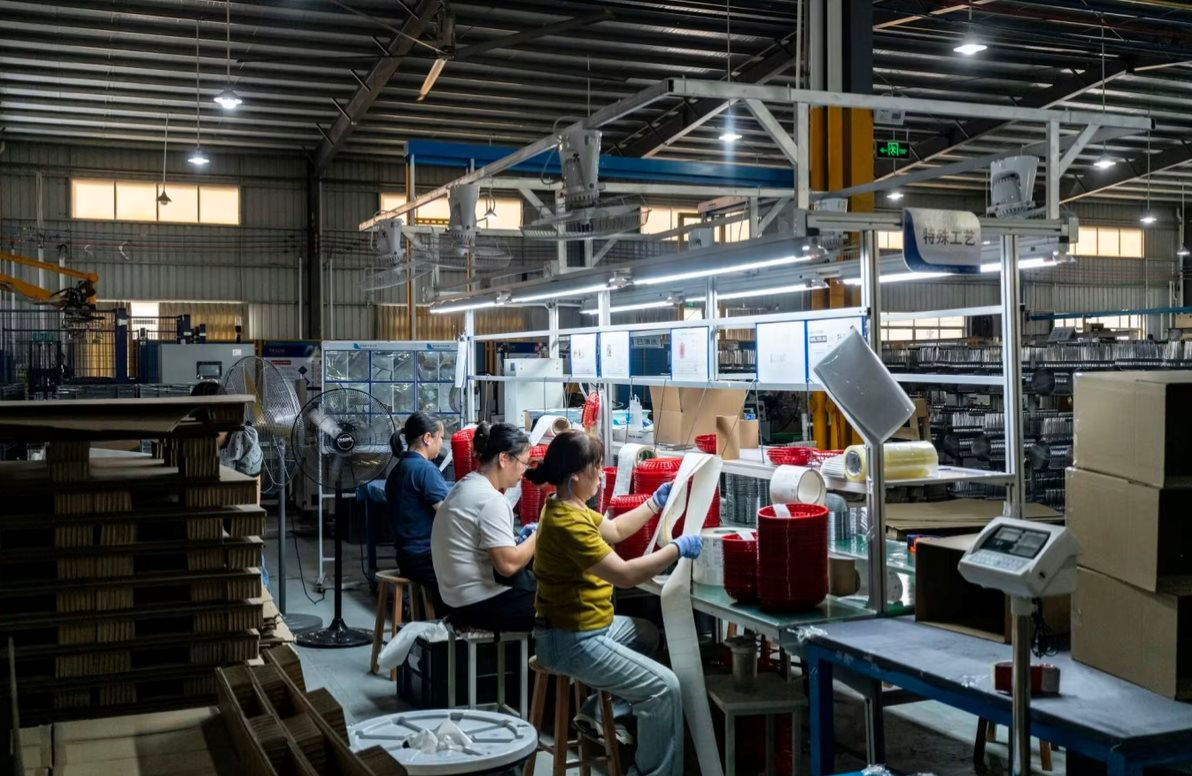 Nền kinh tế lớn thứ 2 thế giới đón 'tin buồn' giữa lúc căng thẳng thuế quan leo thang: Một loạt số liệu ảm đạm, tăng trưởng có thể giảm tốc mạnh- Ảnh 1. Nền kinh tế lớn thứ 2 thế giới đón 'tin buồn' giữa lúc căng thẳng thuế quan leo thang: Một loạt số liệu ảm đạm, tăng trưởng có thể giảm tốc mạnh- Ảnh 1.