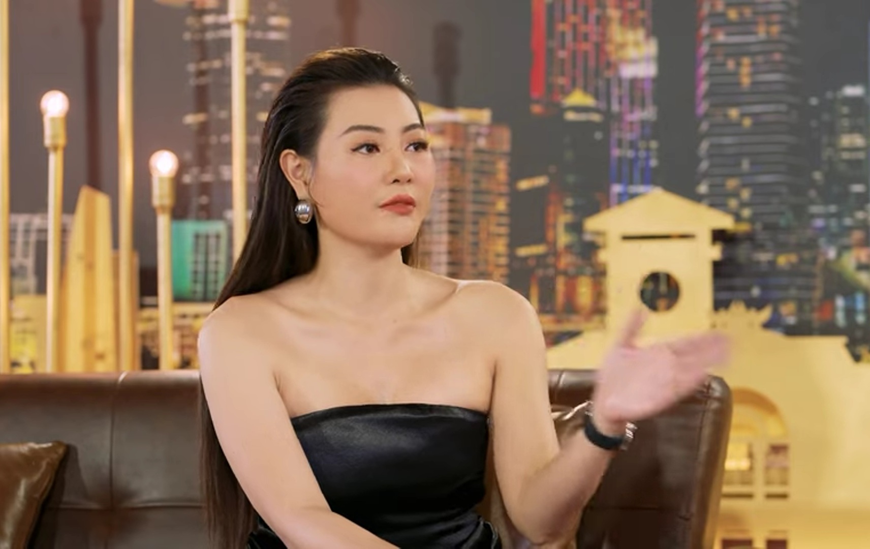 Nữ diễn viên VTV livestream bán hàng: "Không phải vì tiền"- Ảnh 1. Nữ diễn viên VTV livestream bán hàng: "Không phải vì tiền"- Ảnh 1.