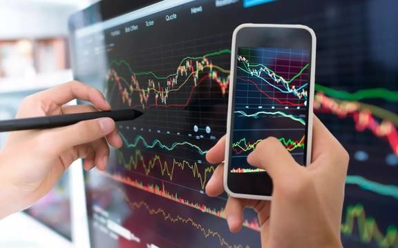 "Bình Yên" mang 300.000 đồng lừa 434 tỷ của giám đốc 56 tuổi ở Tiền Giang: Chuyển tiền hơn 1.000 lần- Ảnh 1.