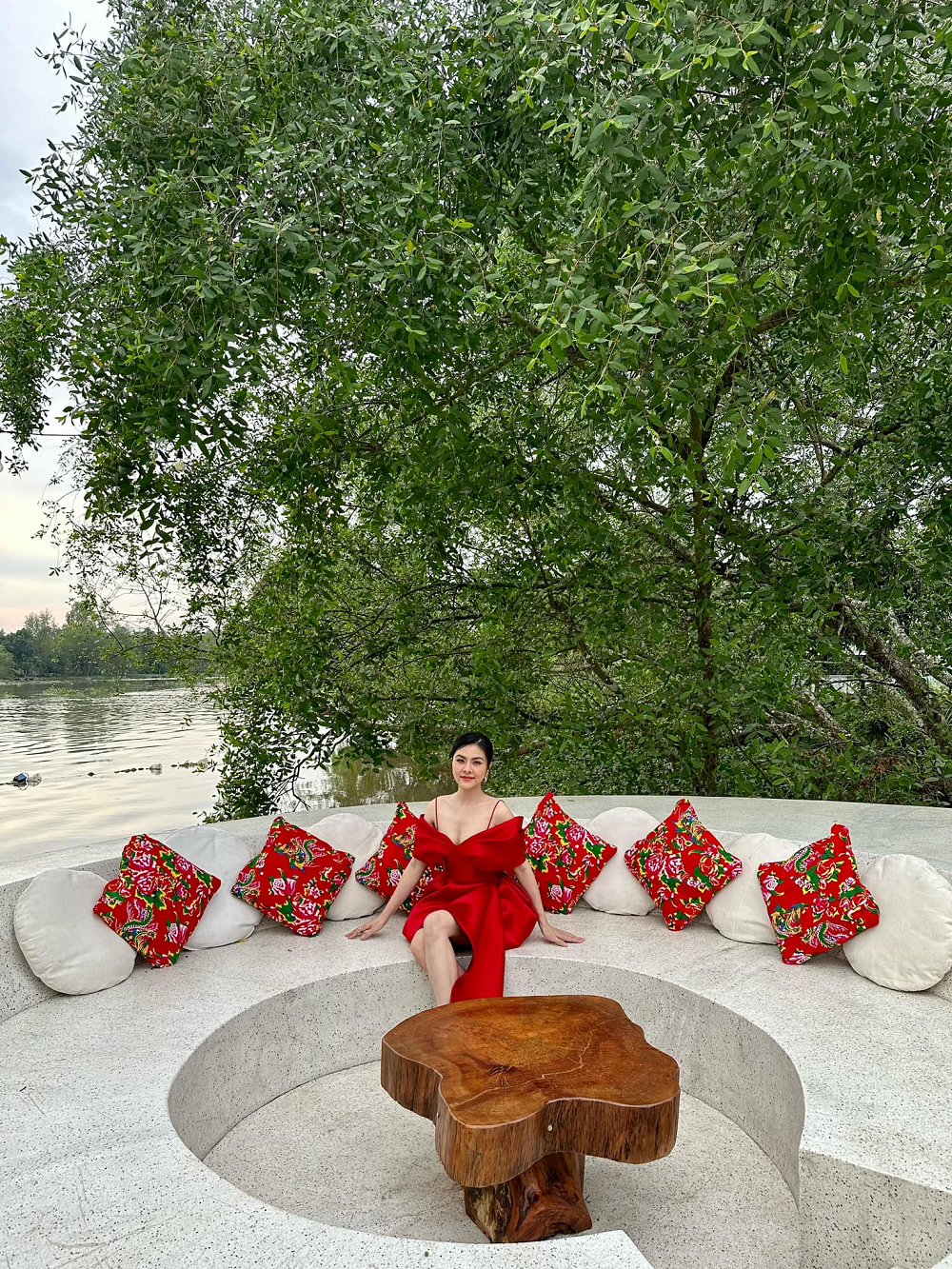 Nữ nghệ sĩ ở biệt thự 1.000 m2, bà chủ khu du lịch sinh thái, 4 con vẫn trẻ đẹp như gái đôi mươi- Ảnh 8. Nữ nghệ sĩ ở biệt thự 1.000 m2, bà chủ khu du lịch sinh thái, 4 con vẫn trẻ đẹp như gái đôi mươi- Ảnh 8.