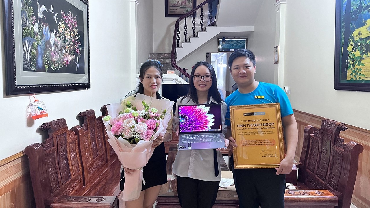 Thế Giới Di Động giữ chuỗi tiếp sức sĩ tử, tặng quà laptop 40 triệu cho thủ khoa- Ảnh 2. Thế Giới Di Động giữ chuỗi tiếp sức sĩ tử, tặng quà laptop 40 triệu cho thủ khoa- Ảnh 2.