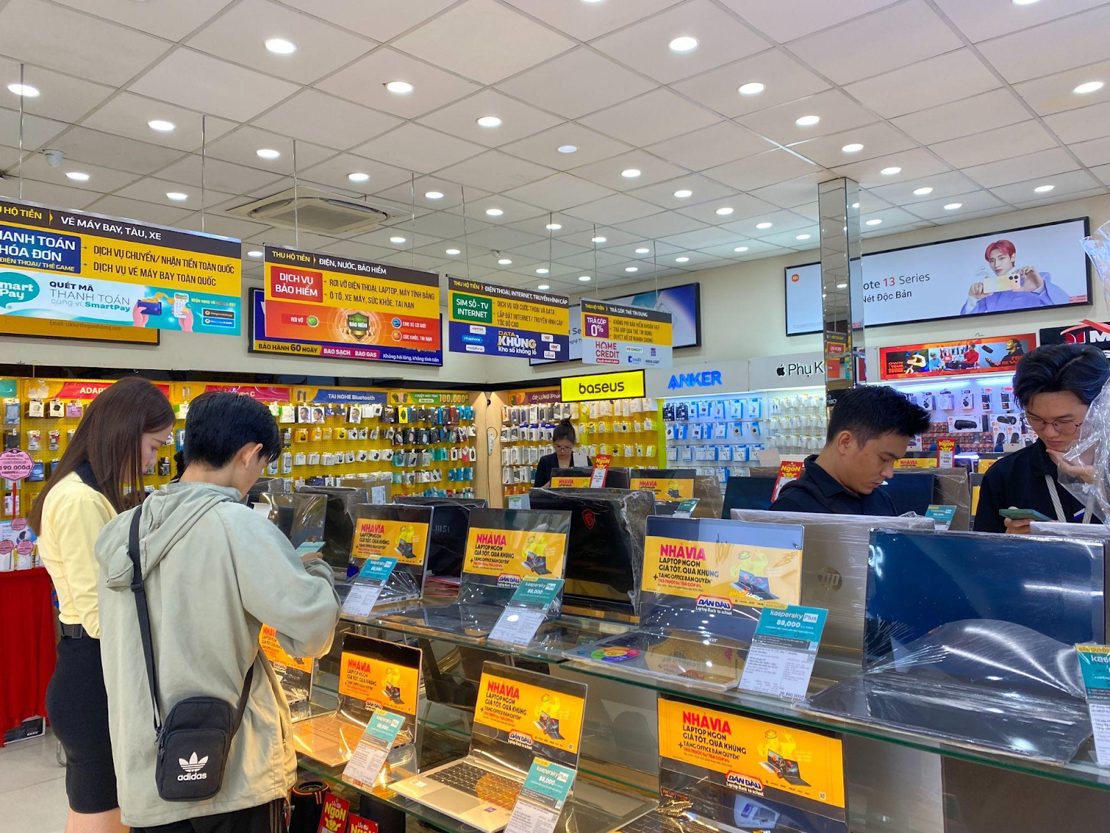 Thế Giới Di Động giữ chuỗi tiếp sức sĩ tử, tặng quà laptop 40 triệu cho thủ khoa- Ảnh 3. Thế Giới Di Động giữ chuỗi tiếp sức sĩ tử, tặng quà laptop 40 triệu cho thủ khoa- Ảnh 3.