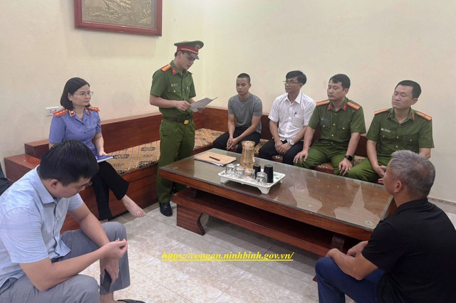 Kiểm tra công ty của giám đốc Trần Đại Phúc và một Tiktoker nổi tiếng, công an thu giữ gì?- Ảnh 3. Kiểm tra công ty của giám đốc Trần Đại Phúc và một Tiktoker nổi tiếng, công an thu giữ gì?- Ảnh 3.