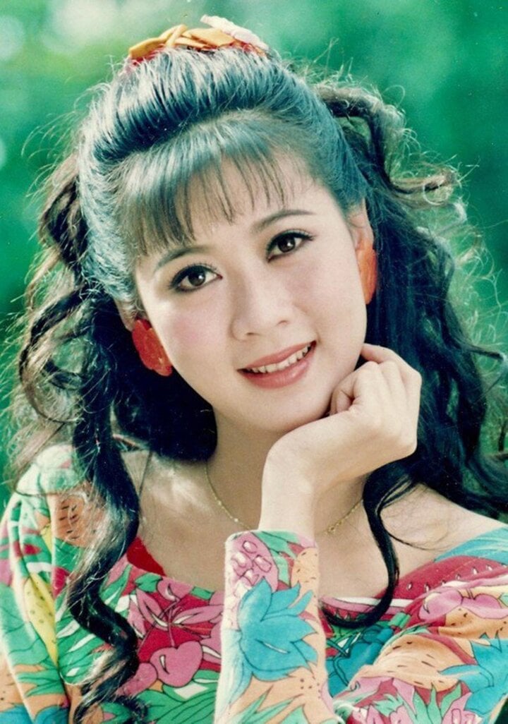 'Nữ hoàng ảnh lịch' có cát-sê hơn 10 cây vàng, từng bị nhầm là vợ Lý Hùng- Ảnh 5. 'Nữ hoàng ảnh lịch' có cát-sê hơn 10 cây vàng, từng bị nhầm là vợ Lý Hùng- Ảnh 5.