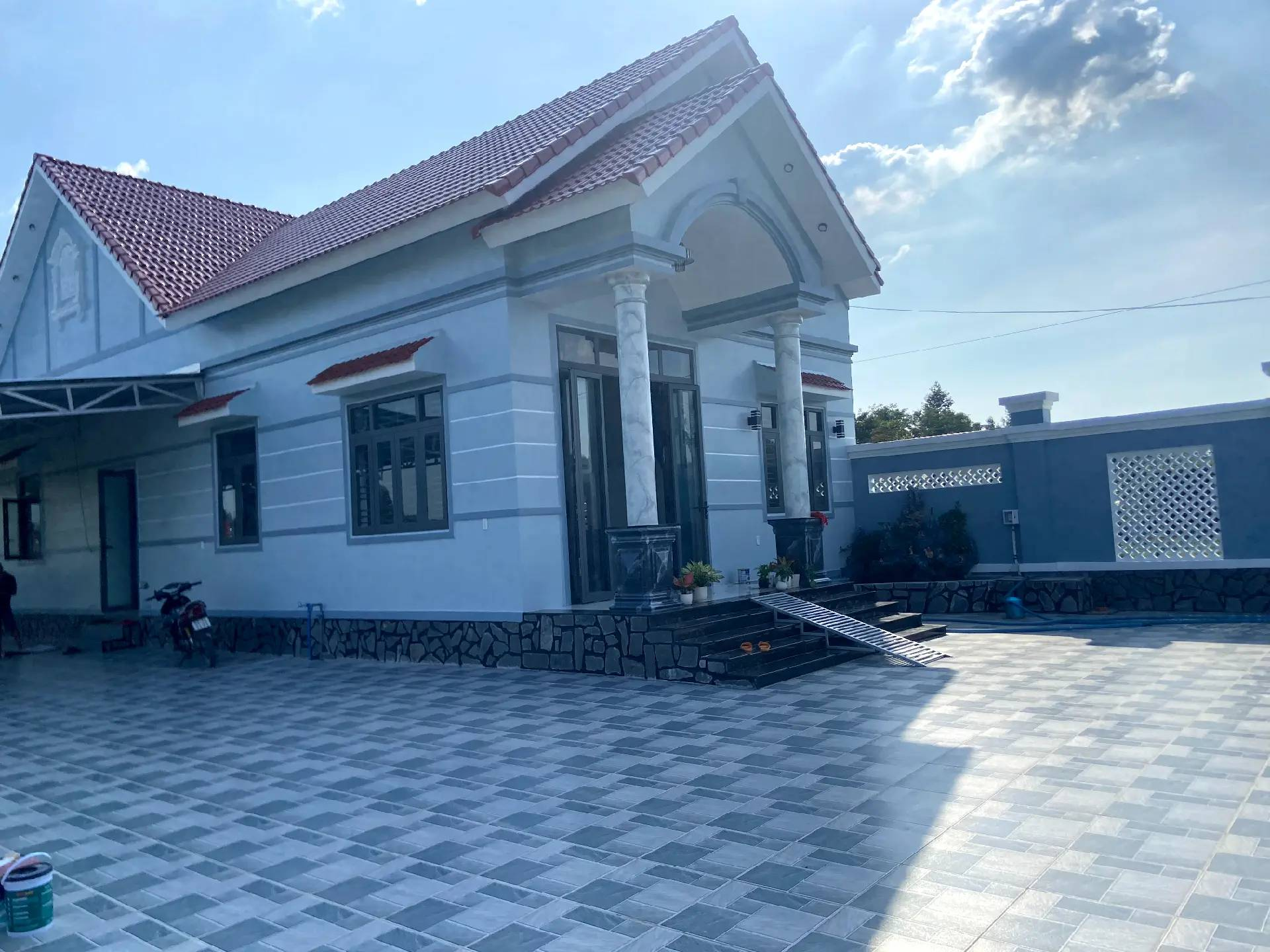 "Đặc sản" nhà miền Tây: Rộng "vô cùng tận", lắt léo như mê cung, gạch hoa sáng bóng cả sân, chỉ quét nhà thôi cũng bở hơi tai- Ảnh 24. "Đặc sản" nhà miền Tây: Rộng "vô cùng tận", lắt léo như mê cung, gạch hoa sáng bóng cả sân, chỉ quét nhà thôi cũng bở hơi tai- Ảnh 24.