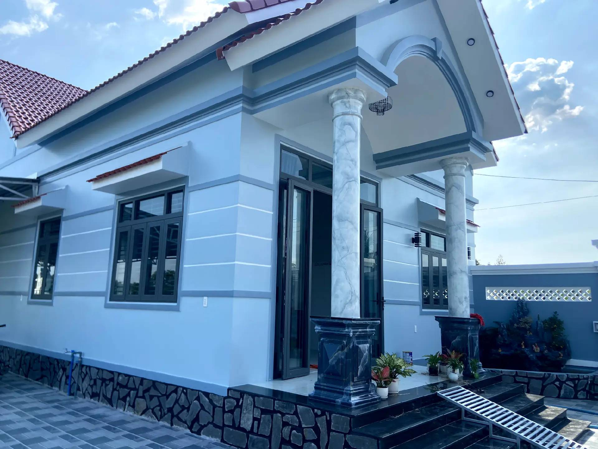 "Đặc sản" nhà miền Tây: Rộng "vô cùng tận", lắt léo như mê cung, gạch hoa sáng bóng cả sân, chỉ quét nhà thôi cũng bở hơi tai- Ảnh 25. "Đặc sản" nhà miền Tây: Rộng "vô cùng tận", lắt léo như mê cung, gạch hoa sáng bóng cả sân, chỉ quét nhà thôi cũng bở hơi tai- Ảnh 25.