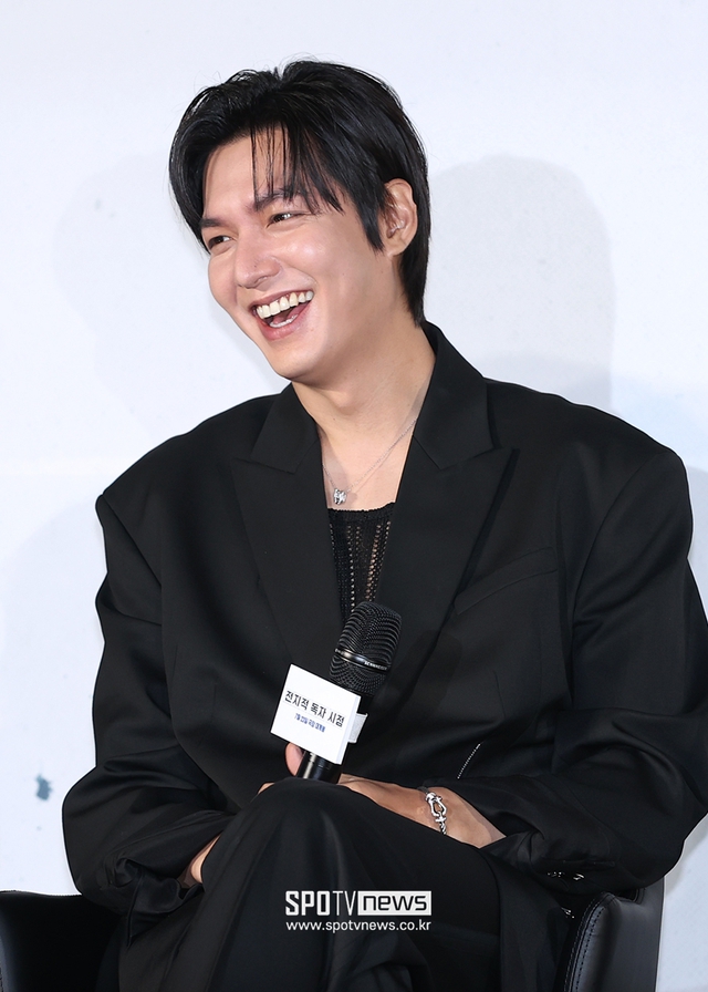 Lee Min Ho tự phản dame chính mình: Miệng kêu "tôi đã già" nhưng visual ở họp báo phim mới lại nét căng thế này- Ảnh 3. Lee Min Ho tự phản dame chính mình: Miệng kêu "tôi đã già" nhưng visual ở họp báo phim mới lại nét căng thế này- Ảnh 3.