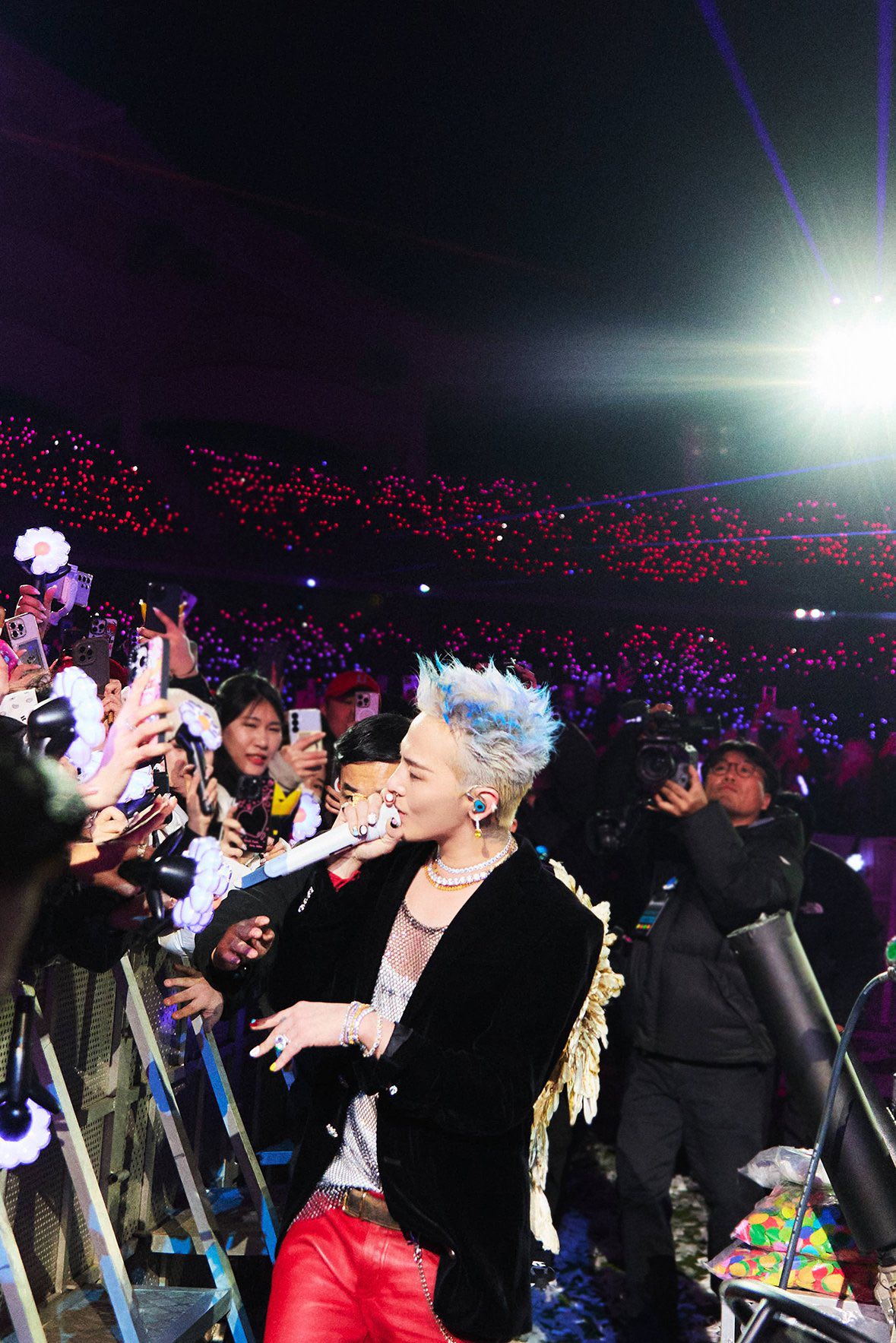 Người thân cận của G-Dragon nói đúng 3 chữ khi thấy Việt Nam chào đón “anh Long” quá hoành tráng!- Ảnh 8. Người thân cận của G-Dragon nói đúng 3 chữ khi thấy Việt Nam chào đón “anh Long” quá hoành tráng!- Ảnh 8.