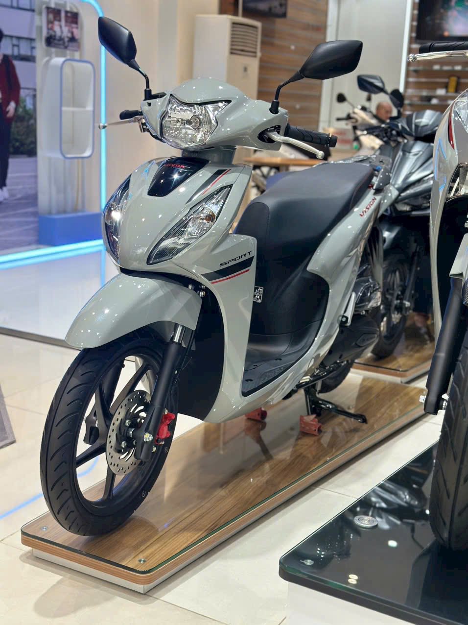 Honda Vision giảm hơn 20 triệu đồng so với thời điểm sốt giá - thấp hiếm có trong lịch sử- Ảnh 4. Honda Vision giảm hơn 20 triệu đồng so với thời điểm sốt giá - thấp hiếm có trong lịch sử- Ảnh 4.