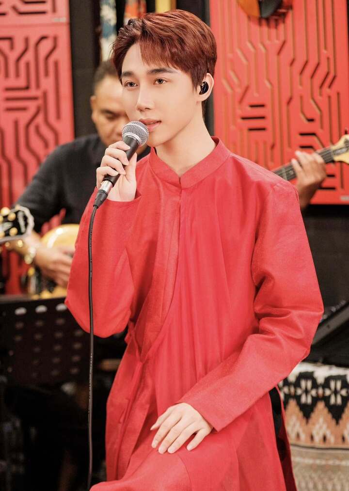 'Thần đồng âm nhạc' từng trở thành hiện tượng với vai Thị Mầu giờ ra sao?- Ảnh 3. 'Thần đồng âm nhạc' từng trở thành hiện tượng với vai Thị Mầu giờ ra sao?- Ảnh 3.