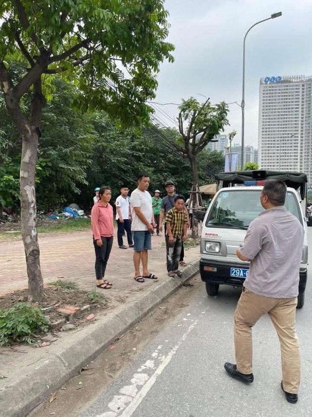 3 tài xế 'chặt chém' người vùng cao cuốc xe 4,9 triệu đồng đối diện hình phạt nào?- Ảnh 1. 3 tài xế 'chặt chém' người vùng cao cuốc xe 4,9 triệu đồng đối diện hình phạt nào?- Ảnh 1.