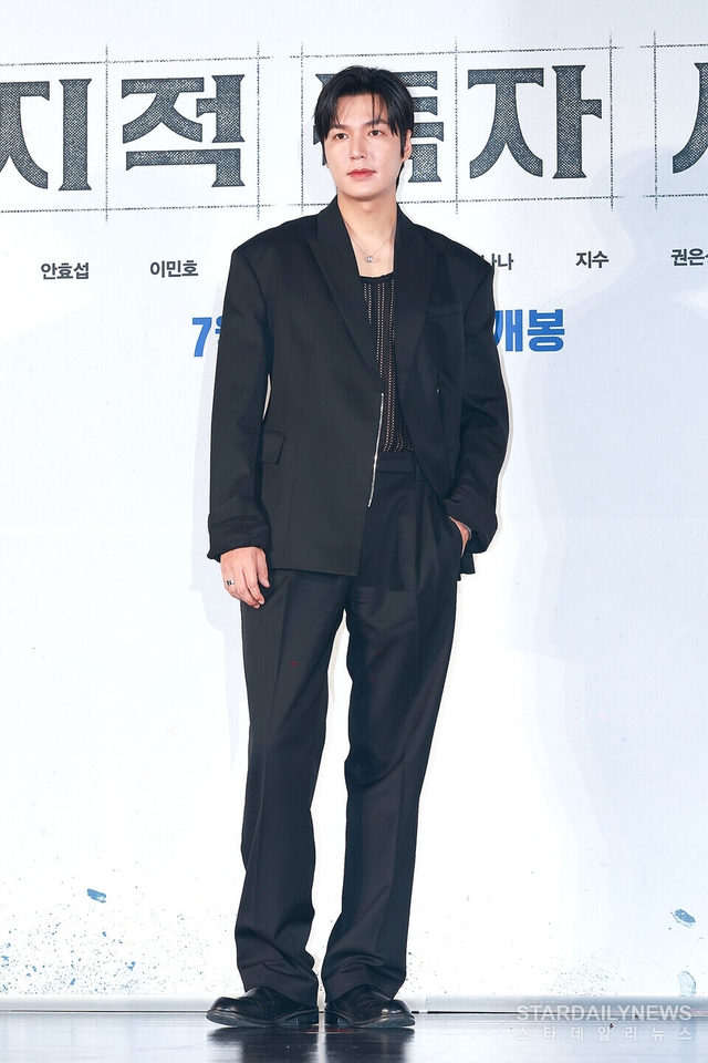 Lee Min Ho tự phản dame chính mình: Miệng kêu "tôi đã già" nhưng visual ở họp báo phim mới lại nét căng thế này- Ảnh 5. Lee Min Ho tự phản dame chính mình: Miệng kêu "tôi đã già" nhưng visual ở họp báo phim mới lại nét căng thế này- Ảnh 5.