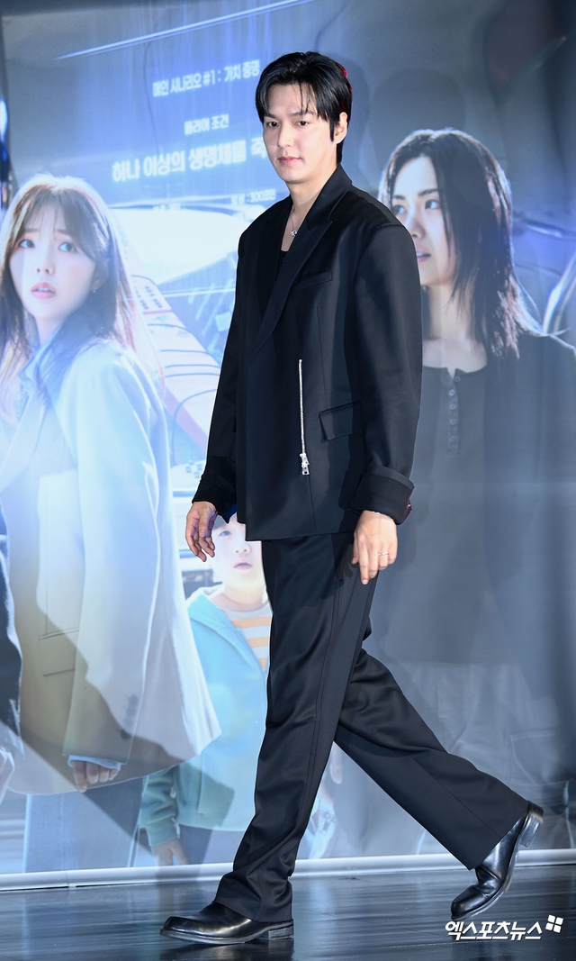 Lee Min Ho tự phản dame chính mình: Miệng kêu "tôi đã già" nhưng visual ở họp báo phim mới lại nét căng thế này- Ảnh 7. Lee Min Ho tự phản dame chính mình: Miệng kêu "tôi đã già" nhưng visual ở họp báo phim mới lại nét căng thế này- Ảnh 7.