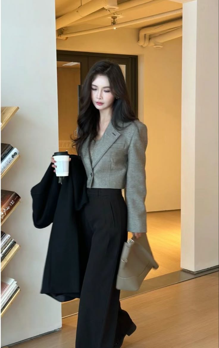 3 thứ người EQ cao thường kẹp trong sách- Ảnh 2. 3 thứ người EQ cao thường kẹp trong sách- Ảnh 2.