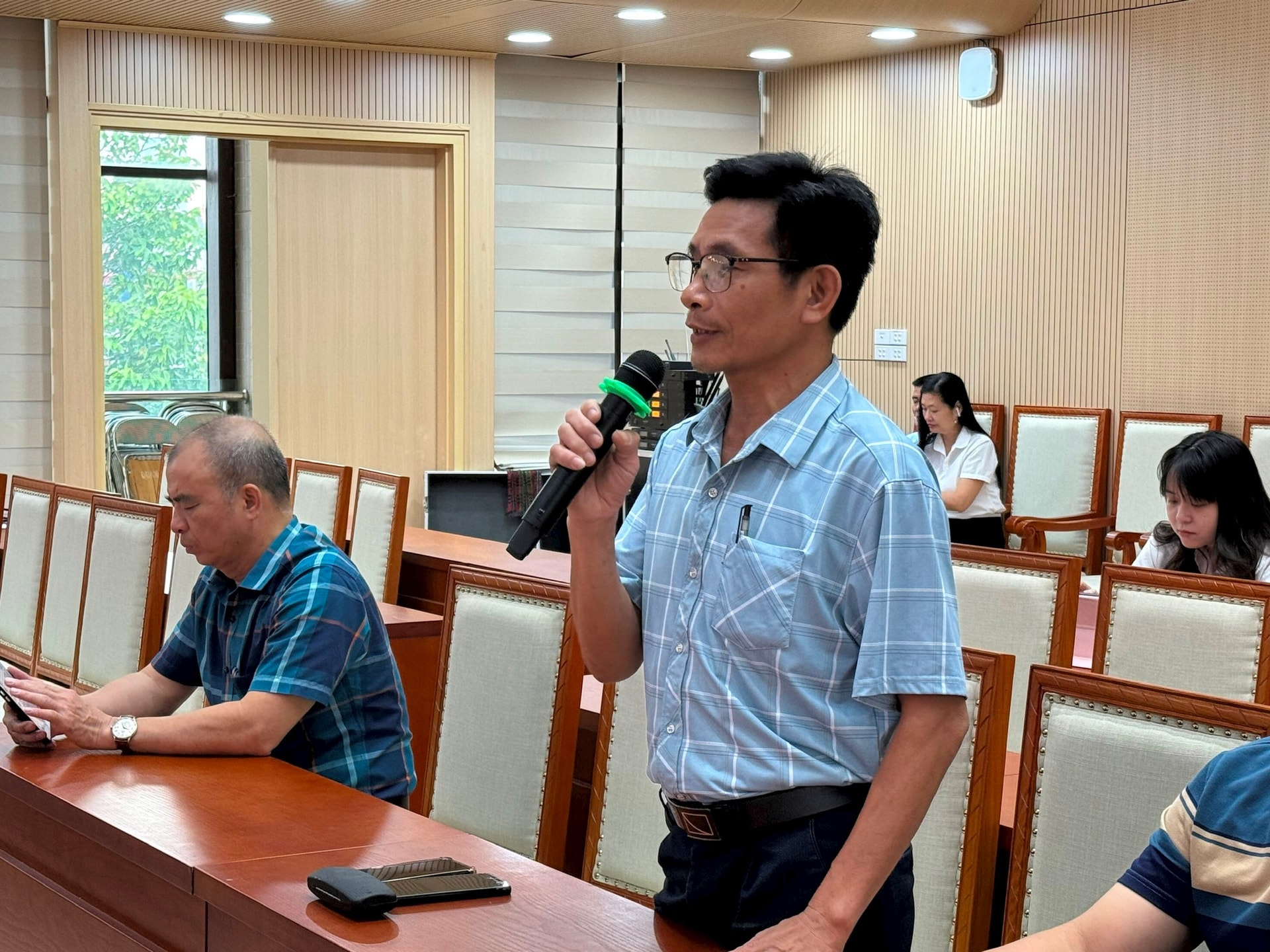 Cử tri Hà Đông kiến nghị vấn đề liên quan đến đất dịch vụ- Ảnh 3. Cử tri Hà Đông kiến nghị vấn đề liên quan đến đất dịch vụ- Ảnh 3.