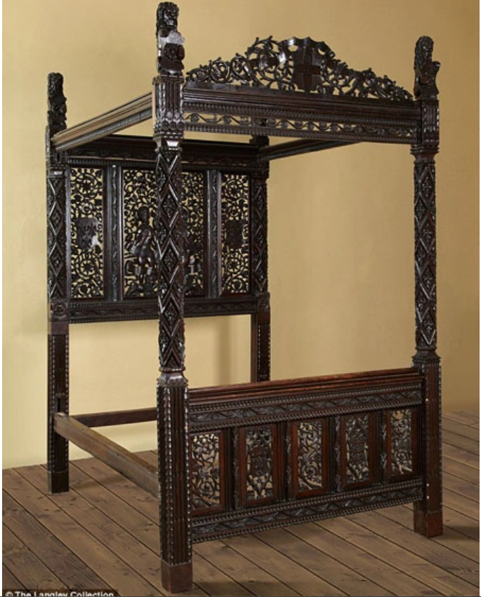 Chiếc giường gỗ bị bỏ lại trong bãi đậu xe được bán hơn 600 tỷ đồng- Ảnh 1. Chiếc giường gỗ bị bỏ lại trong bãi đậu xe được bán hơn 600 tỷ đồng- Ảnh 1.