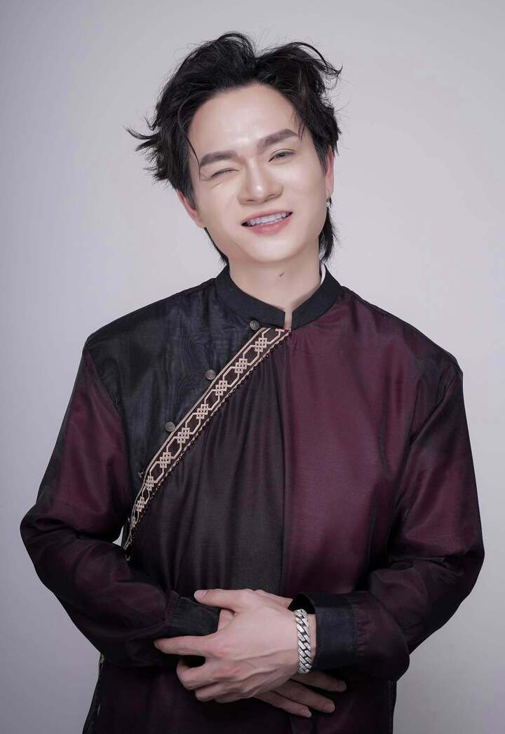 Từ Bắc Bling đến Em Xinh Say Hi, đây là nam nghệ sĩ vừa có cú ăn đôi đỉnh nhất Vpop 2025- Ảnh 2. Từ Bắc Bling đến Em Xinh Say Hi, đây là nam nghệ sĩ vừa có cú ăn đôi đỉnh nhất Vpop 2025- Ảnh 2.