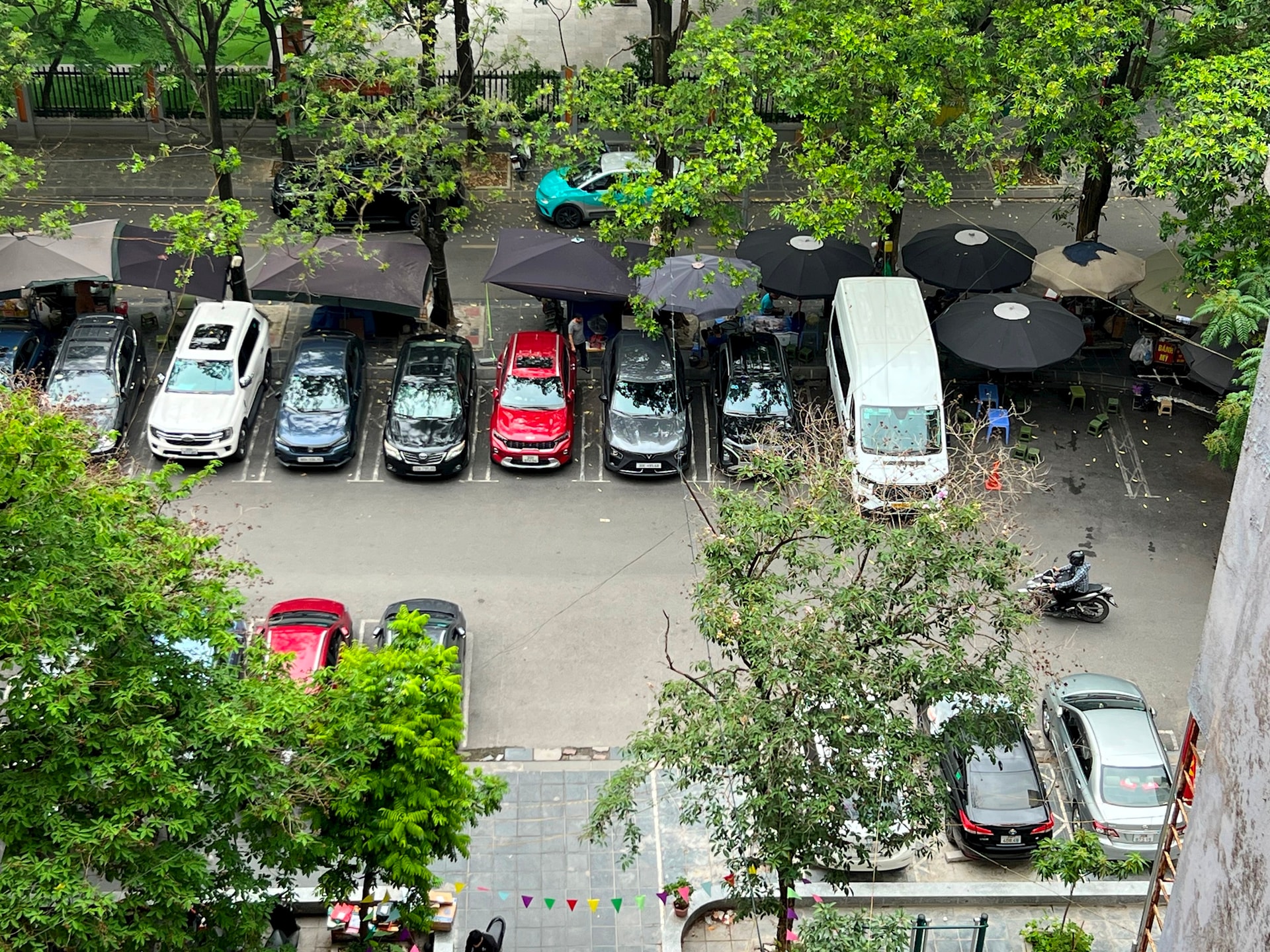 Tại phường Nhân Chính (quận Thanh Xuân): Xử lý nghiêm việc chiếm dụng bãi xe chung làm “của riêng”!- Ảnh 3. Tại phường Nhân Chính (quận Thanh Xuân): Xử lý nghiêm việc chiếm dụng bãi xe chung làm “của riêng”!- Ảnh 3.