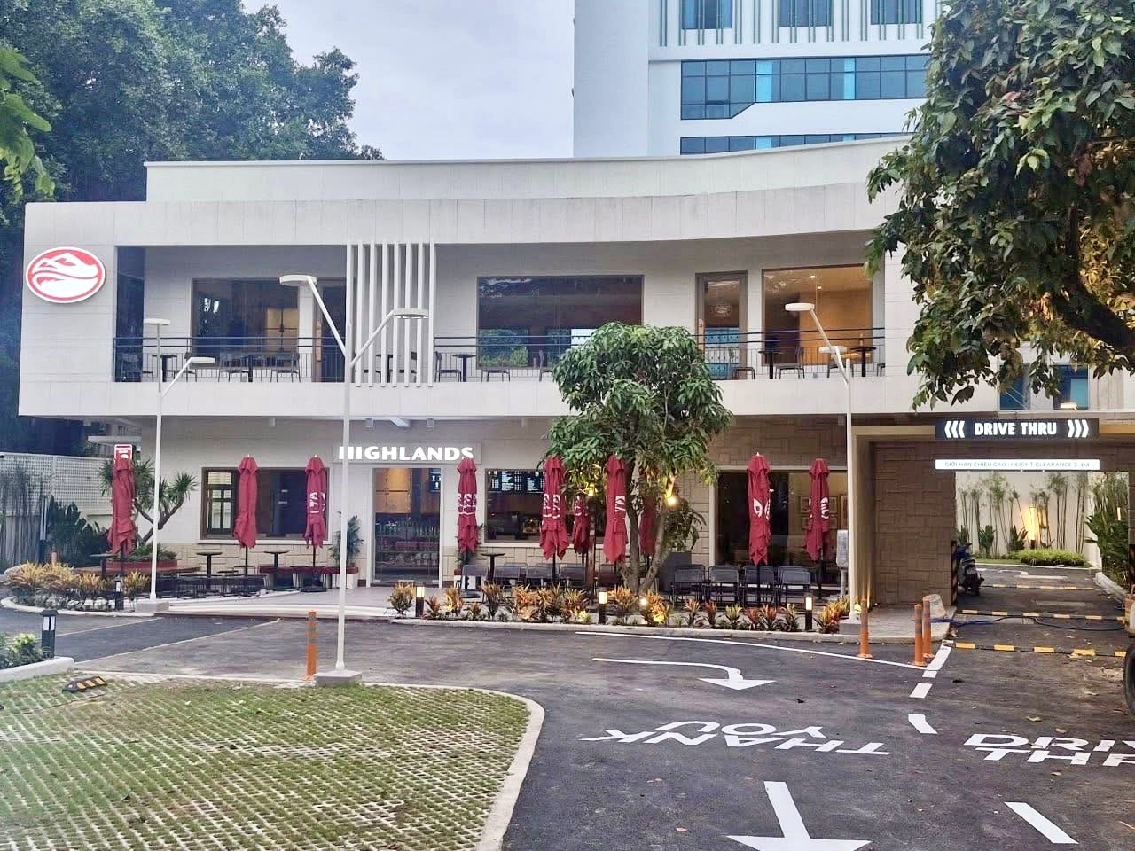 Highlands Coffee mang mô hình "drive-thru" về Việt Nam: Đặt đồ, lấy đồ đều không cần phải xuống xe- Ảnh 1. Highlands Coffee mang mô hình
