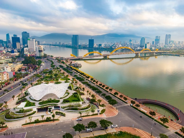 Việt Nam thành lập mô hình kinh tế “chưa có tiền lệ” rộng gần 19.000 ha, kết nối với siêu cảng biển- Ảnh 1. Việt Nam thành lập mô hình kinh tế “chưa có tiền lệ” rộng gần 19.000 ha, kết nối với siêu cảng biển- Ảnh 1.