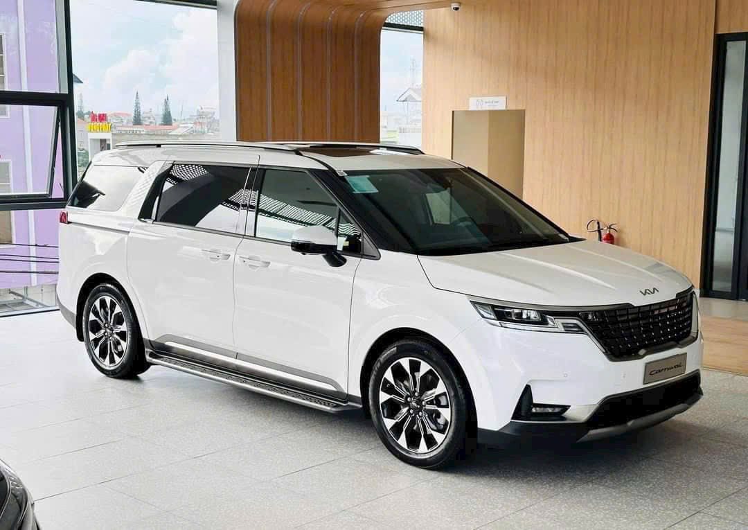 Kia Carnival bản xăng cao nhất giảm tới 210 triệu đồng tại đại lý, giá thực tế còn 1,549 tỷ đồng nhưng phải đánh đổi 1 thứ- Ảnh 2. Kia Carnival bản xăng cao nhất giảm tới 210 triệu đồng tại đại lý, giá thực tế còn 1,549 tỷ đồng nhưng phải đánh đổi 1 thứ- Ảnh 2.
