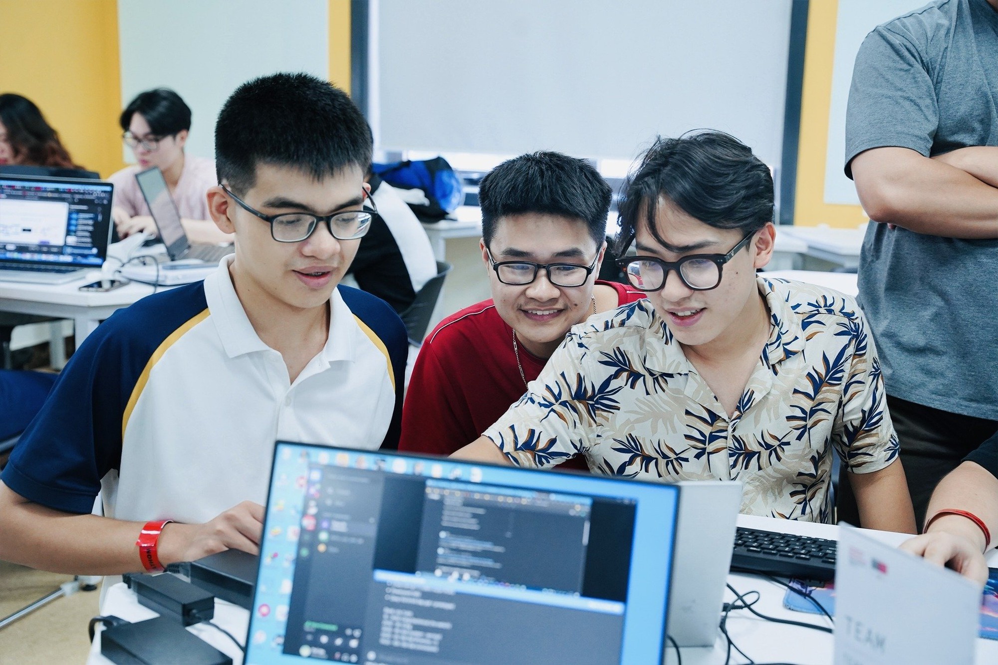 Các trường khối Công nghệ thông tin đồng loạt tăng học phí- Ảnh 1. Các trường khối Công nghệ thông tin đồng loạt tăng học phí- Ảnh 1.