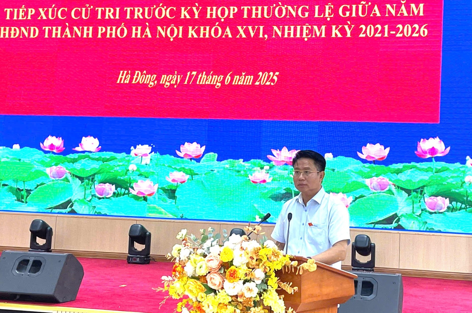 Cử tri Hà Đông kiến nghị vấn đề liên quan đến đất dịch vụ- Ảnh 1. Cử tri Hà Đông kiến nghị vấn đề liên quan đến đất dịch vụ- Ảnh 1.