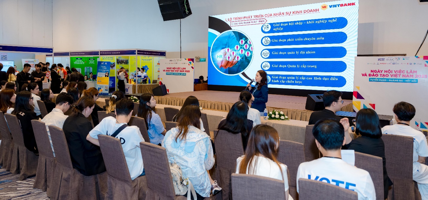 Vietbank nổi bật tại Ngày hội Việc làm và Đào tạo VCTF Vietnam 2025- Ảnh 1. Vietbank nổi bật tại Ngày hội Việc làm và Đào tạo VCTF Vietnam 2025- Ảnh 1.