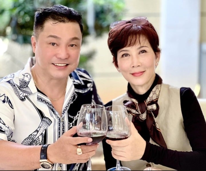 'Nữ hoàng ảnh lịch' có cát-sê hơn 10 cây vàng, từng bị nhầm là vợ Lý Hùng- Ảnh 6. 'Nữ hoàng ảnh lịch' có cát-sê hơn 10 cây vàng, từng bị nhầm là vợ Lý Hùng- Ảnh 6.